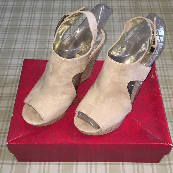 Carlos Santana “Malor” Cork Wedge Heel 👠 - Picture 1 of 6